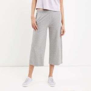 NWOT Roots Grey Cropped Sweatpants In small